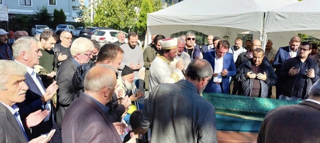 Tok ailesinin acı günü! Niyazi Tok son yolculuğuna dualarla uğurlandı - Resim 2