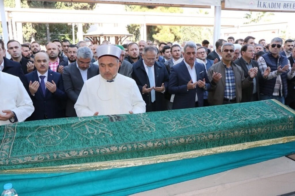 Tok ailesinin acı günü! Niyazi Tok son yolculuğuna dualarla uğurlandı - Resim 4