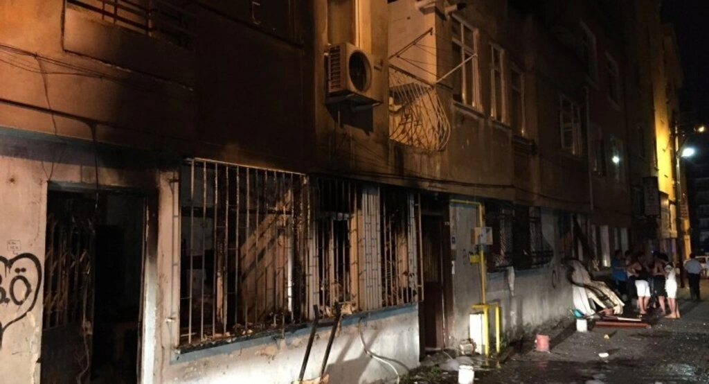 Yangından pencere demirlerini sökerek kurtuldular - Resim 7