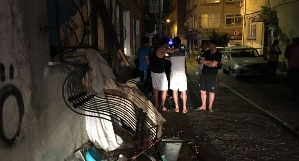 Yangından pencere demirlerini sökerek kurtuldular - Resim 8