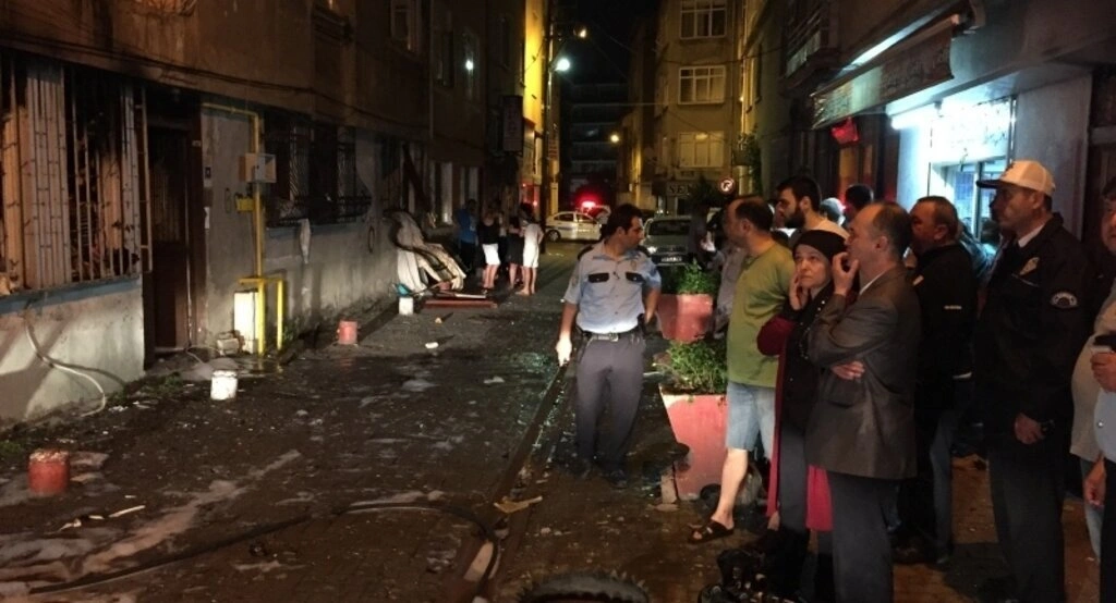 Yangından pencere demirlerini sökerek kurtuldular - Resim 9