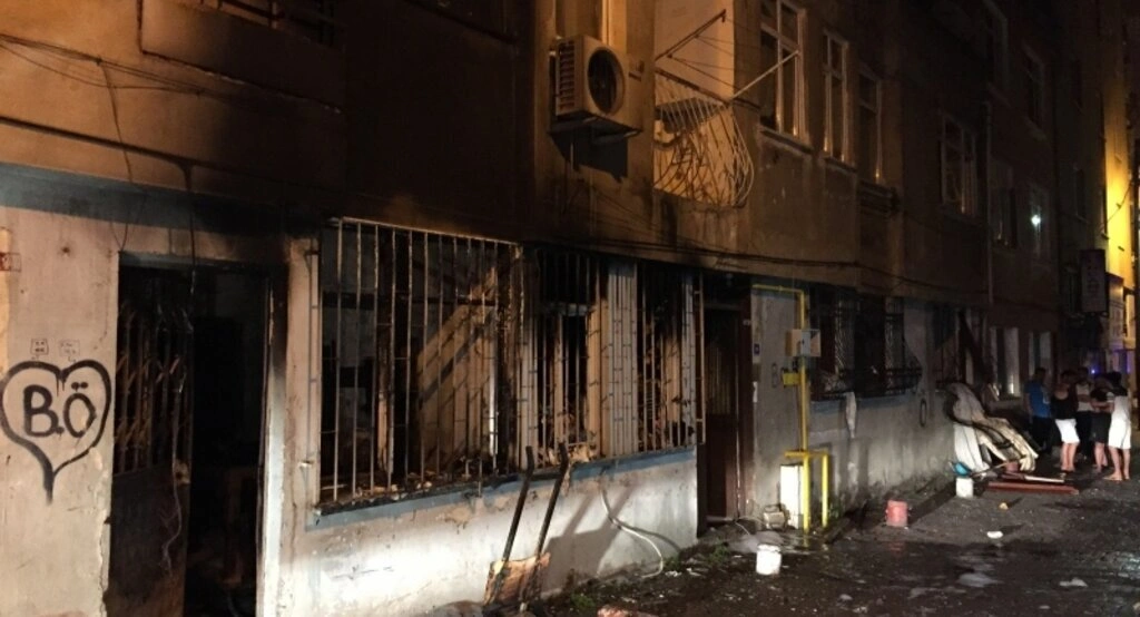 Yangından pencere demirlerini sökerek kurtuldular - Resim 10