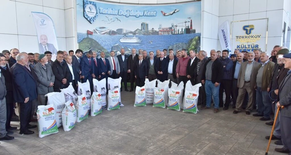 Tekkeköy’de çiftçilere buğday, yonca ve reygras tohumu dağıtıldı - Resim 11