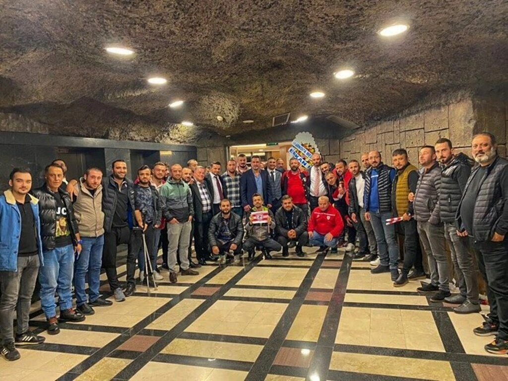 Şimşekler Taraftar Grubu Birliği Derneği'nden coşkulu kutlama - Resim 1