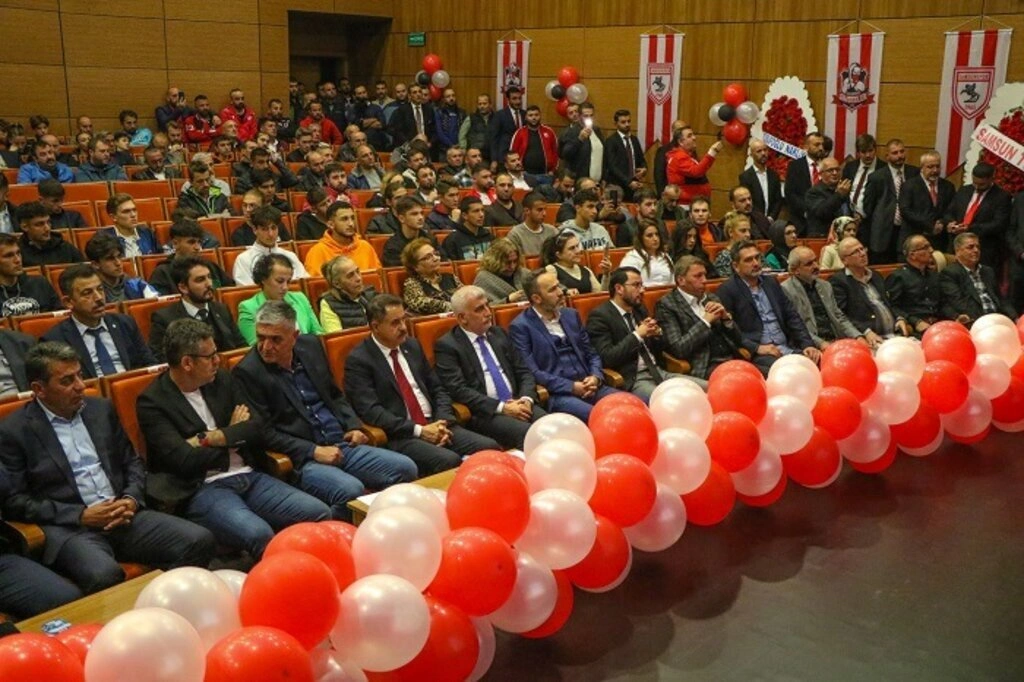 Şimşekler Taraftar Grubu Birliği Derneği'nden coşkulu kutlama - Resim 3