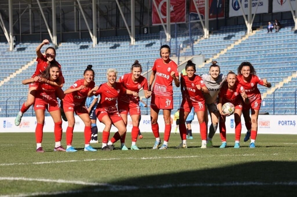 FOMGET Adana İdman Yurdu'nu 3-0 mağlup etti - Resim 1
