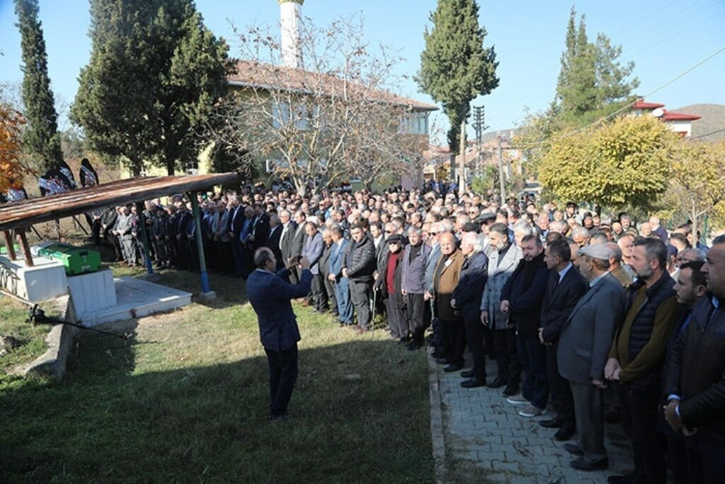 Başkan Deveci'nin babası merhum Recep Deveci son yolculuğuna dualarla uğurlandı - Resim 1