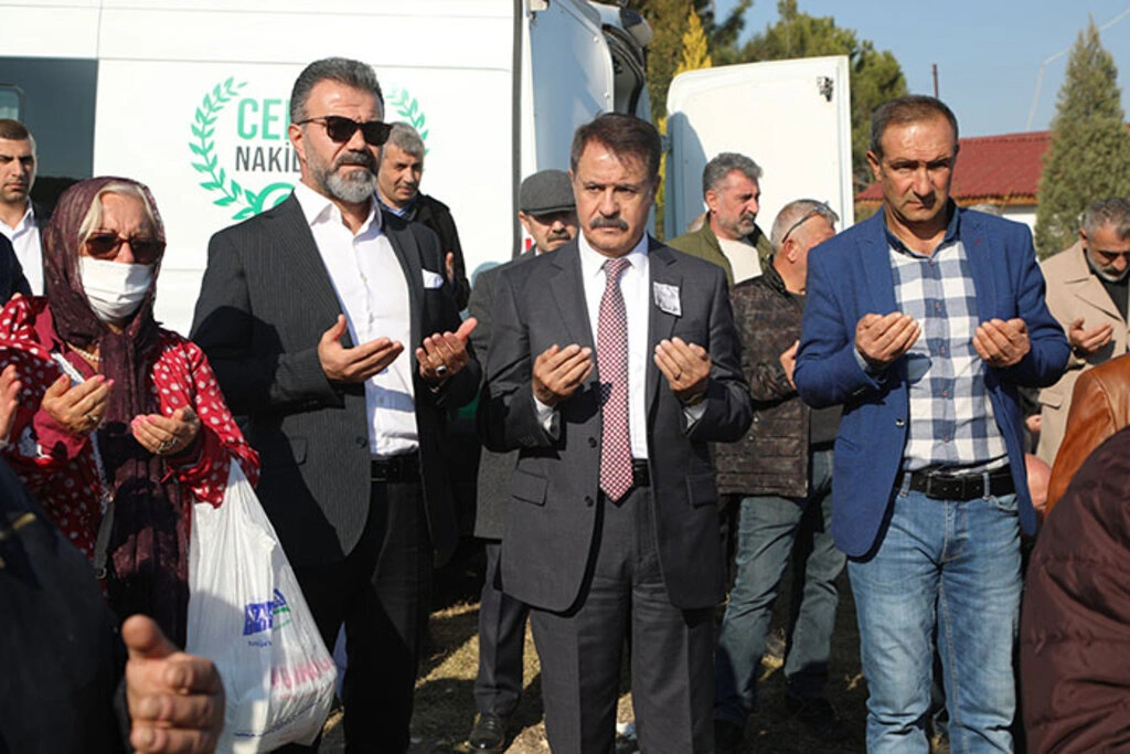 Başkan Deveci'nin babası merhum Recep Deveci son yolculuğuna dualarla uğurlandı - Resim 4