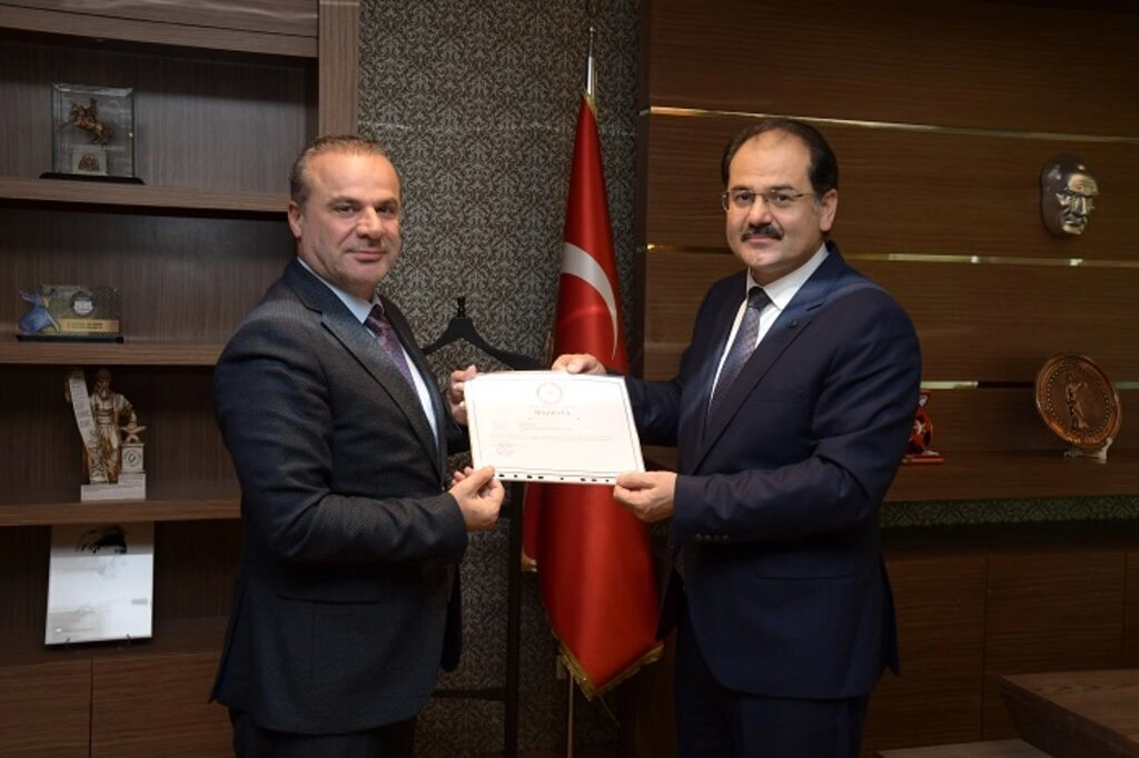 Başkan Murzioğlu ve Akyüz mazbatalarını aldı - Resim 2