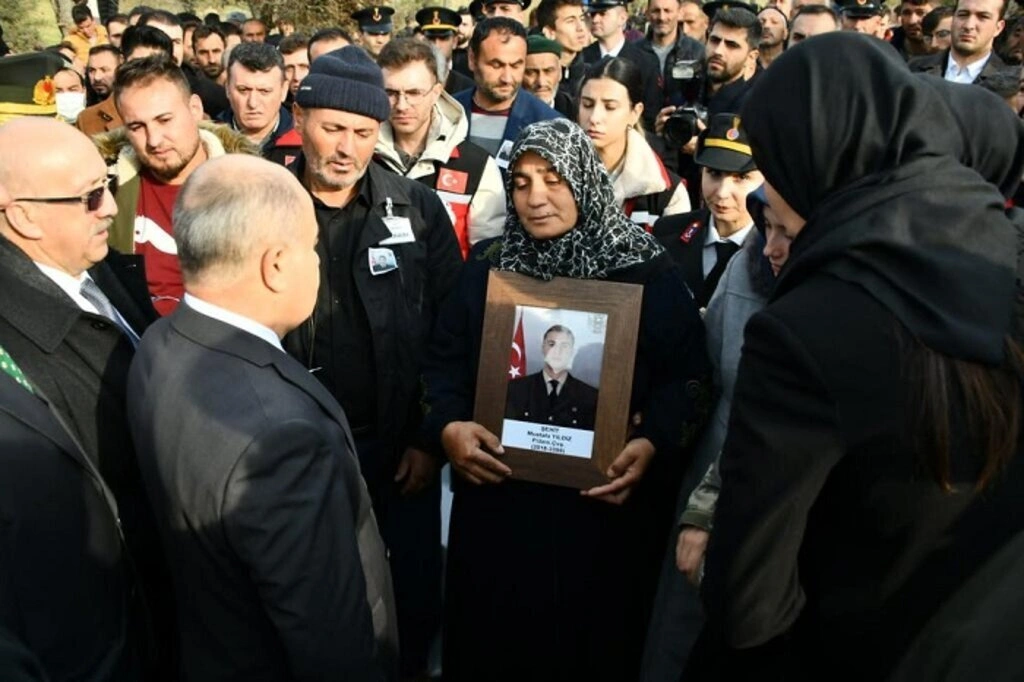 Vezirköprülü Şehit Mustafa Yıldız dualarla son yolculuğuna uğurlandı - Resim 5