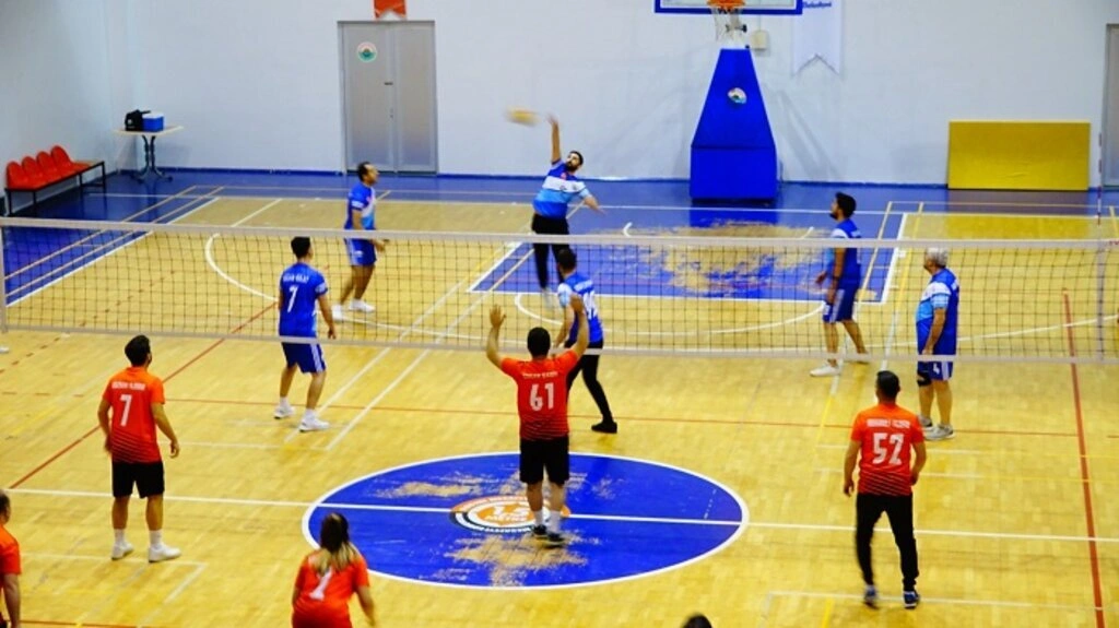 İlkadım Belediyesi Birimler Arası Voleybol Turnuvası Başladı - Resim 2