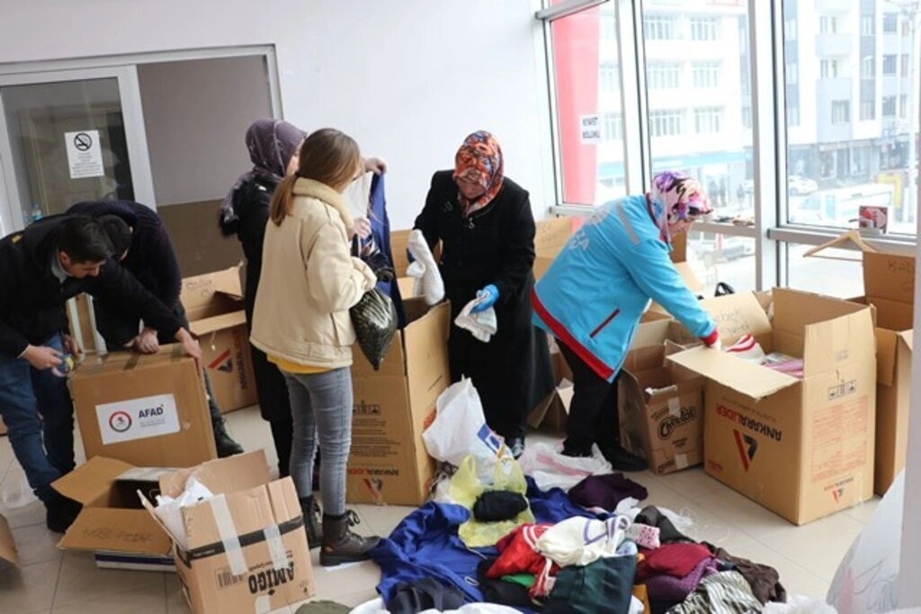 Havza’dan deprem bölgesine bir kamyon yakacak  - Resim 1