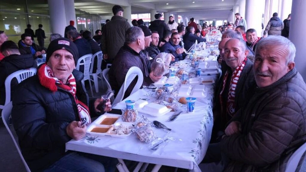 Başkan Togar Samsunspor taraftarına iftar verdi - Resim 4