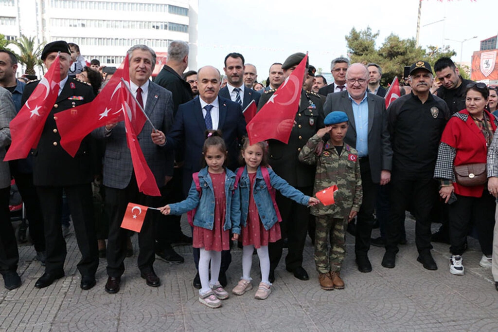 1919 metrelik dev bayrak Samsun caddelerinde gezdi - Resim 7