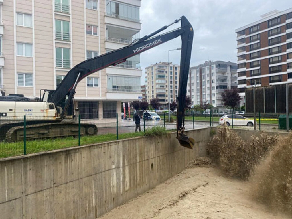 Samsun'a 24 saatte 97 kg yağış düştü! İşte sahada yapılan çalışmalar - Resim 4