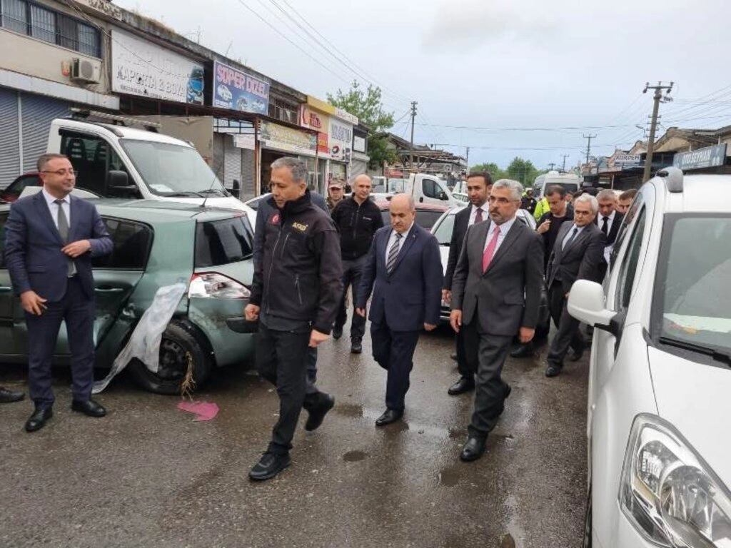 İçişleri Bakanı Yerlikaya Canik'te incelemelerde bulundu - Resim 1