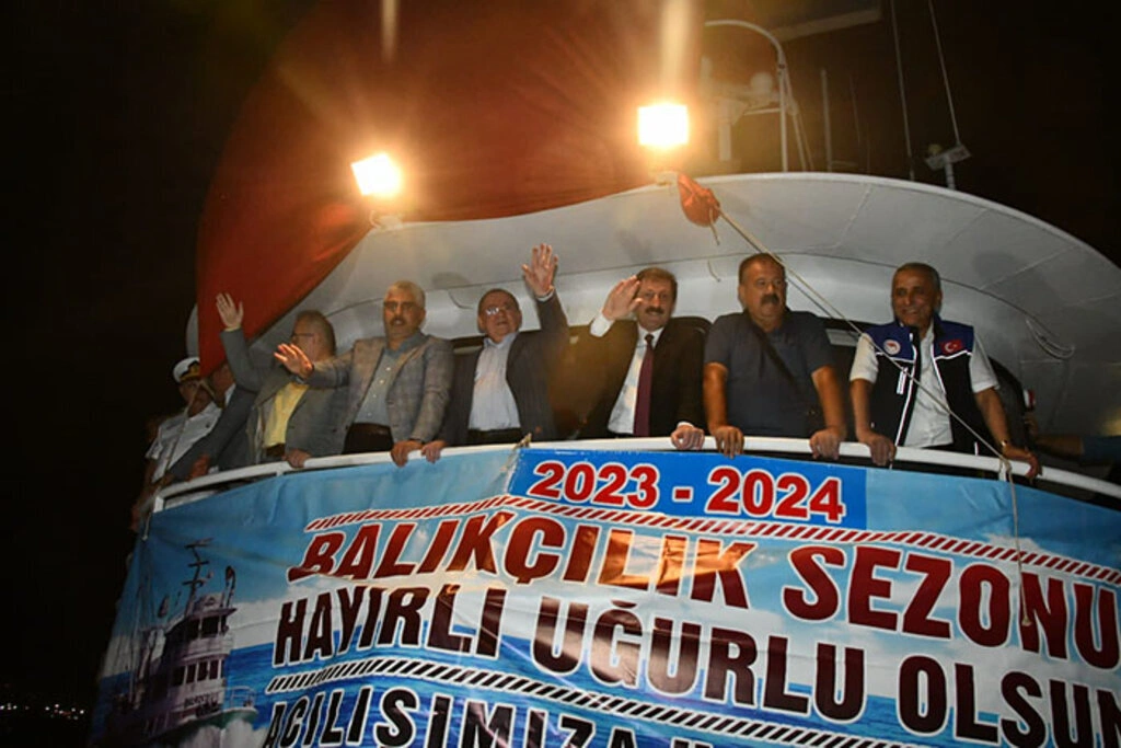 Av yasağı sona erdi! Samsun'da balıkçılar denize açıldı - Resim 4