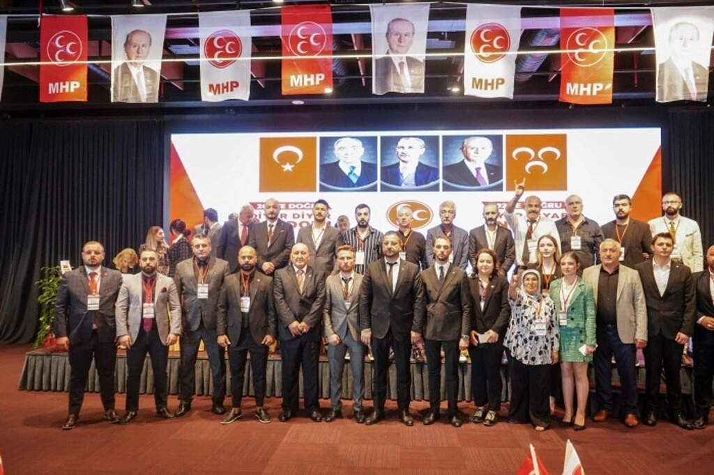 MHP İlkadım'da coşkulu Kongre! Yavuz Anuk Başkan Seçildi - Resim 3
