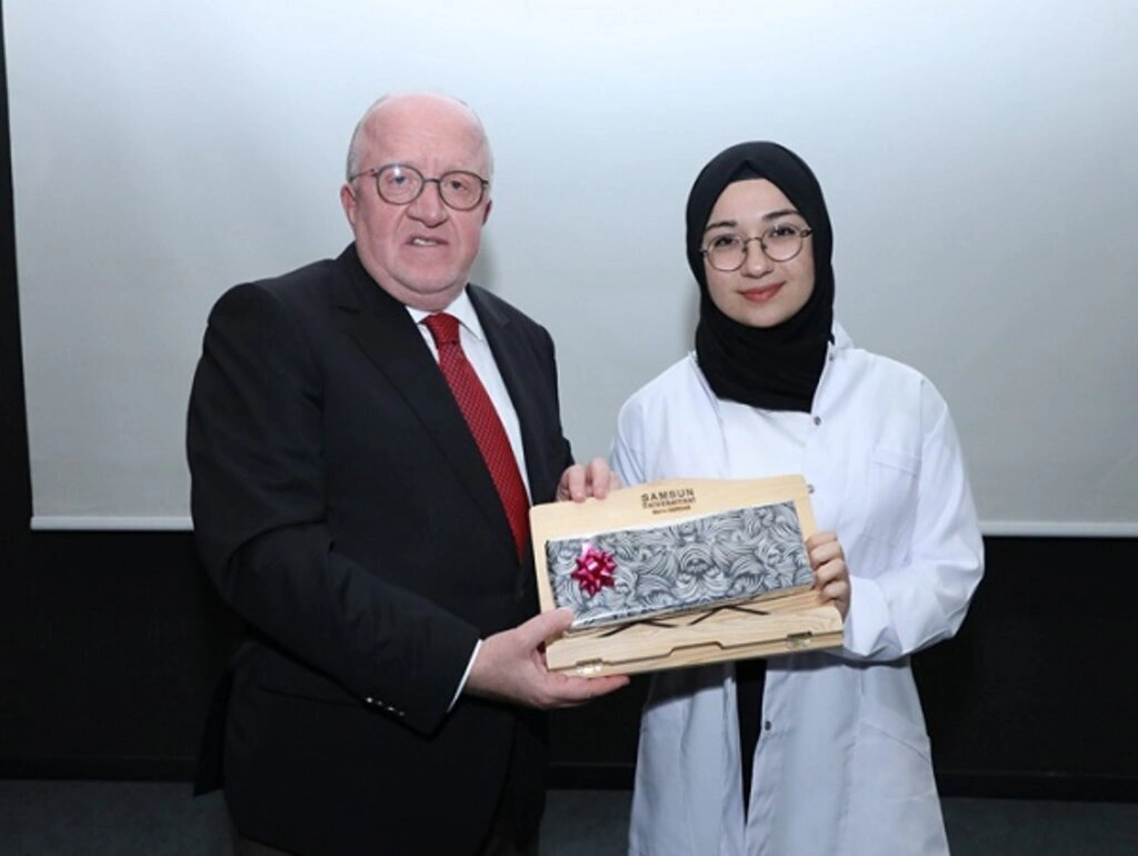 Samsun Üniversitesi Tıp Fakültesi'nde Beyaz Önlük Giyme Töreni Heyecanı - Resim 2
