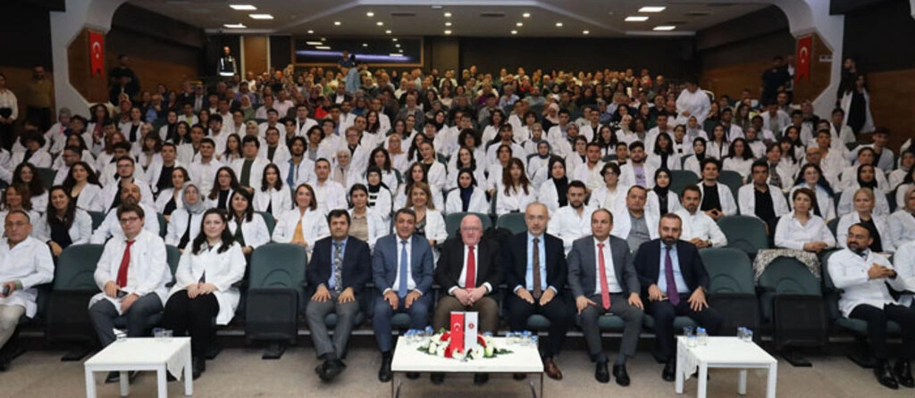 Samsun Üniversitesi Tıp Fakültesi'nde Beyaz Önlük Giyme Töreni Heyecanı - Resim 6