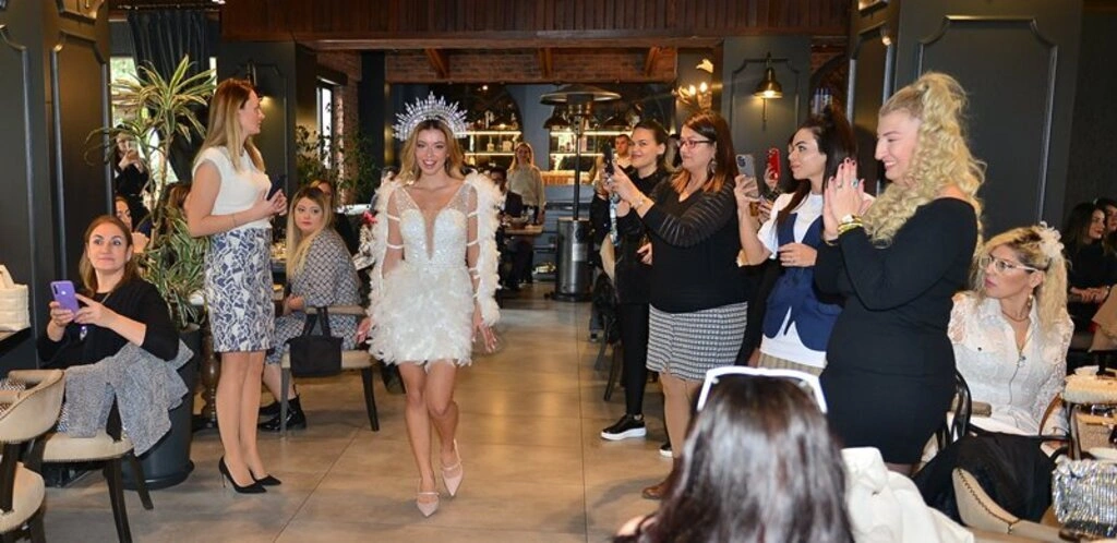 Moda tasarımcısı Özlem Değirmen'den Bursa’da renkli defile - Resim 3