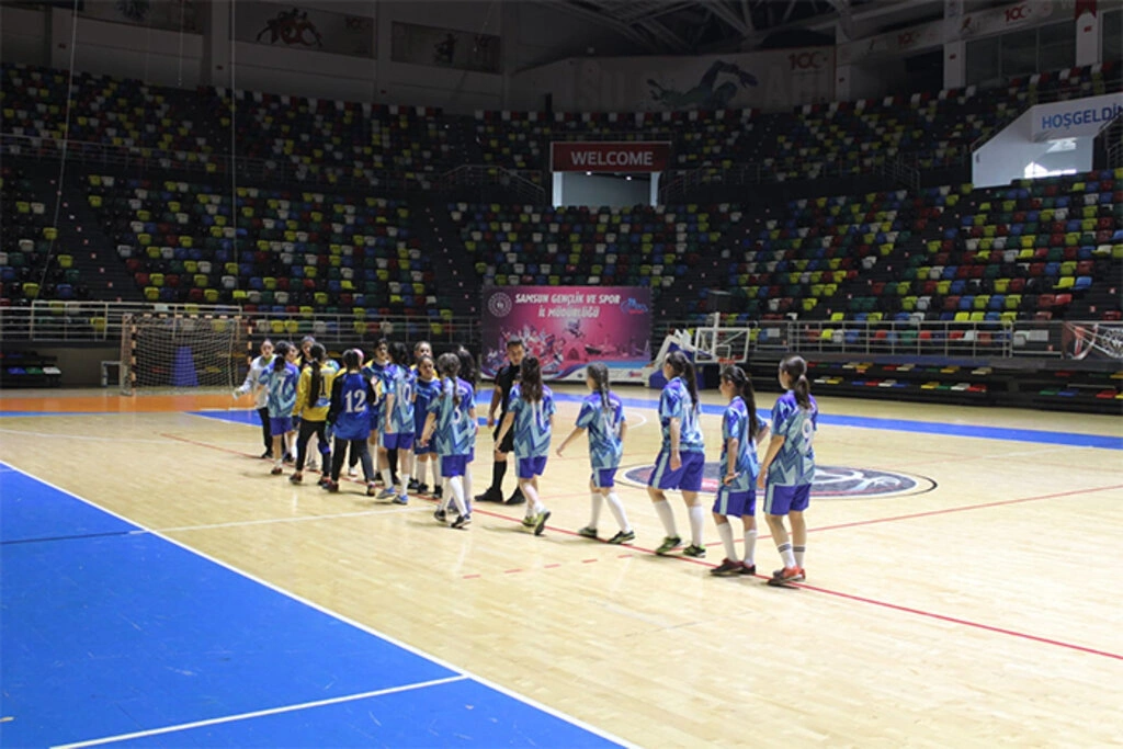 Havza Makbule Yusuf Ölçer Ortaokulu kız futsal takımı rakip tanımıyor - Resim 3