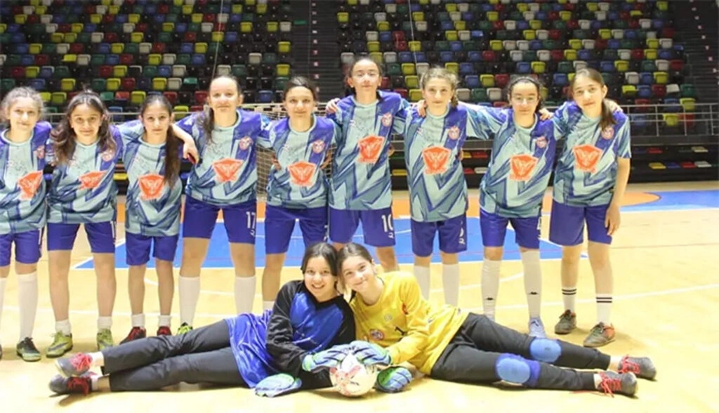 Havza Makbule Yusuf Ölçer Ortaokulu kız futsal takımı rakip tanımıyor - Resim 4
