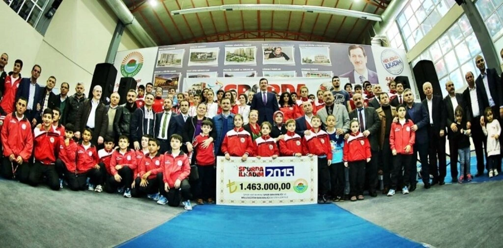 İlkadım Belediyesi 2015 Spor Yatırımları Sporcu ödül töreni - Resim 1