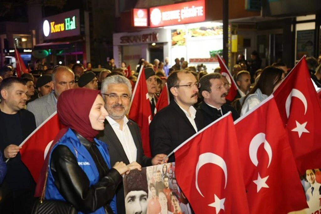Samsun'da 1919 metrelik bayrak yürüyüşü coşkusu - Resim 4