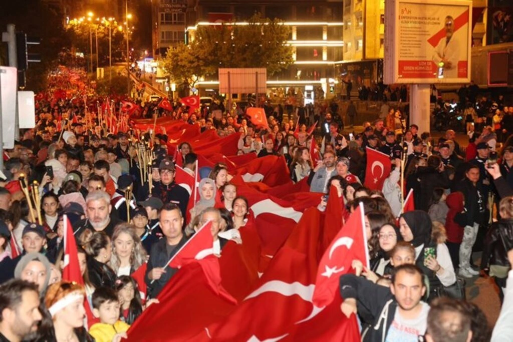 Samsun'da 1919 metrelik bayrak yürüyüşü coşkusu - Resim 5