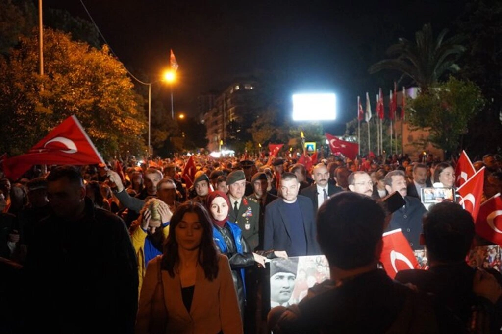 Samsun'da 1919 metrelik bayrak yürüyüşü coşkusu - Resim 6