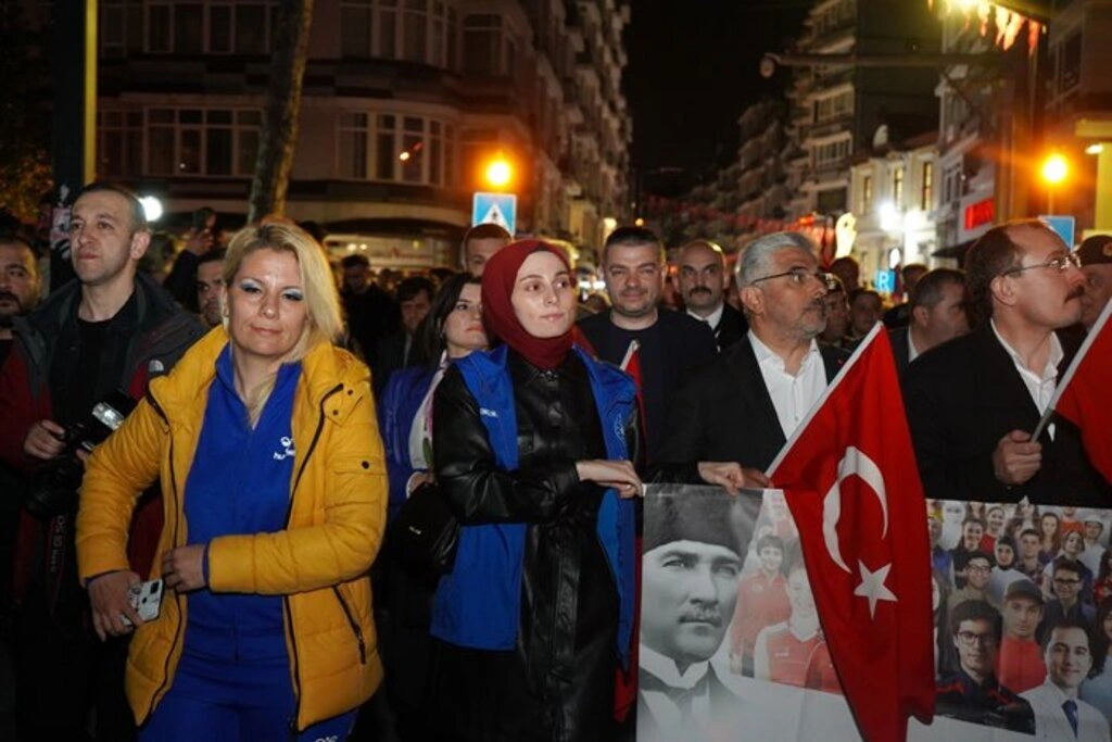Samsun'da 1919 metrelik bayrak yürüyüşü coşkusu - Resim 7