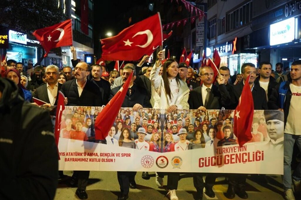Samsun'da 1919 metrelik bayrak yürüyüşü coşkusu - Resim 8
