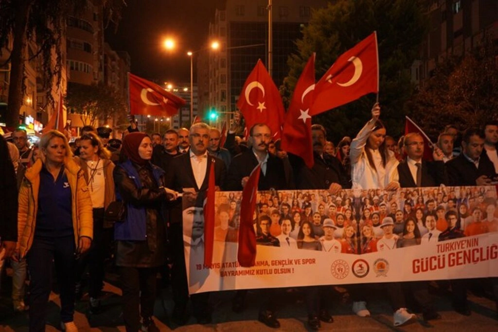Samsun'da 1919 metrelik bayrak yürüyüşü coşkusu - Resim 9