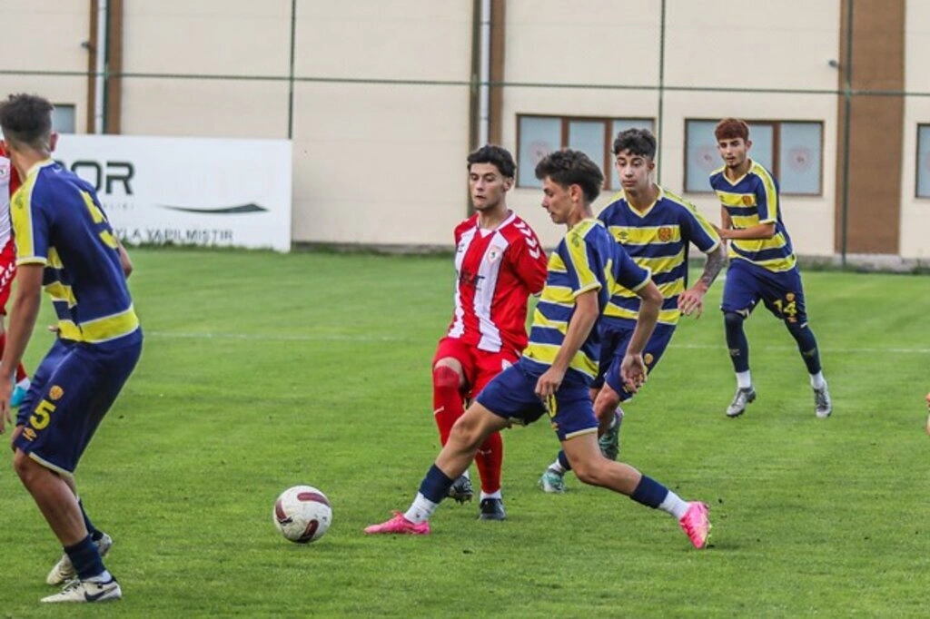 Samsunspor U19 Ankaragücü'nü 3-0 mağlup etti - Resim 3