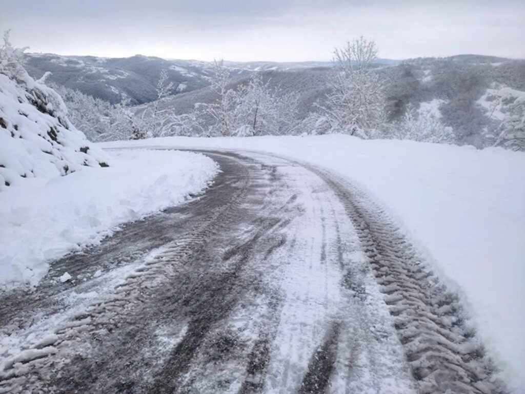 Samsun'da 70 cm Kar, Köpek Karın İçinde Kayboldu! Samsun'dan Kar Manzaraları - Resim 1