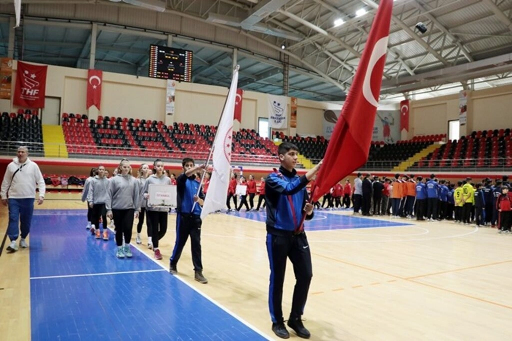 Okul Sporları Voleybol Yıldız Grup Müsabakaları başladı - Resim 1