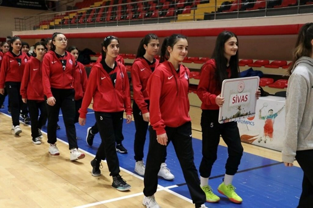 Okul Sporları Voleybol Yıldız Grup Müsabakaları başladı - Resim 3
