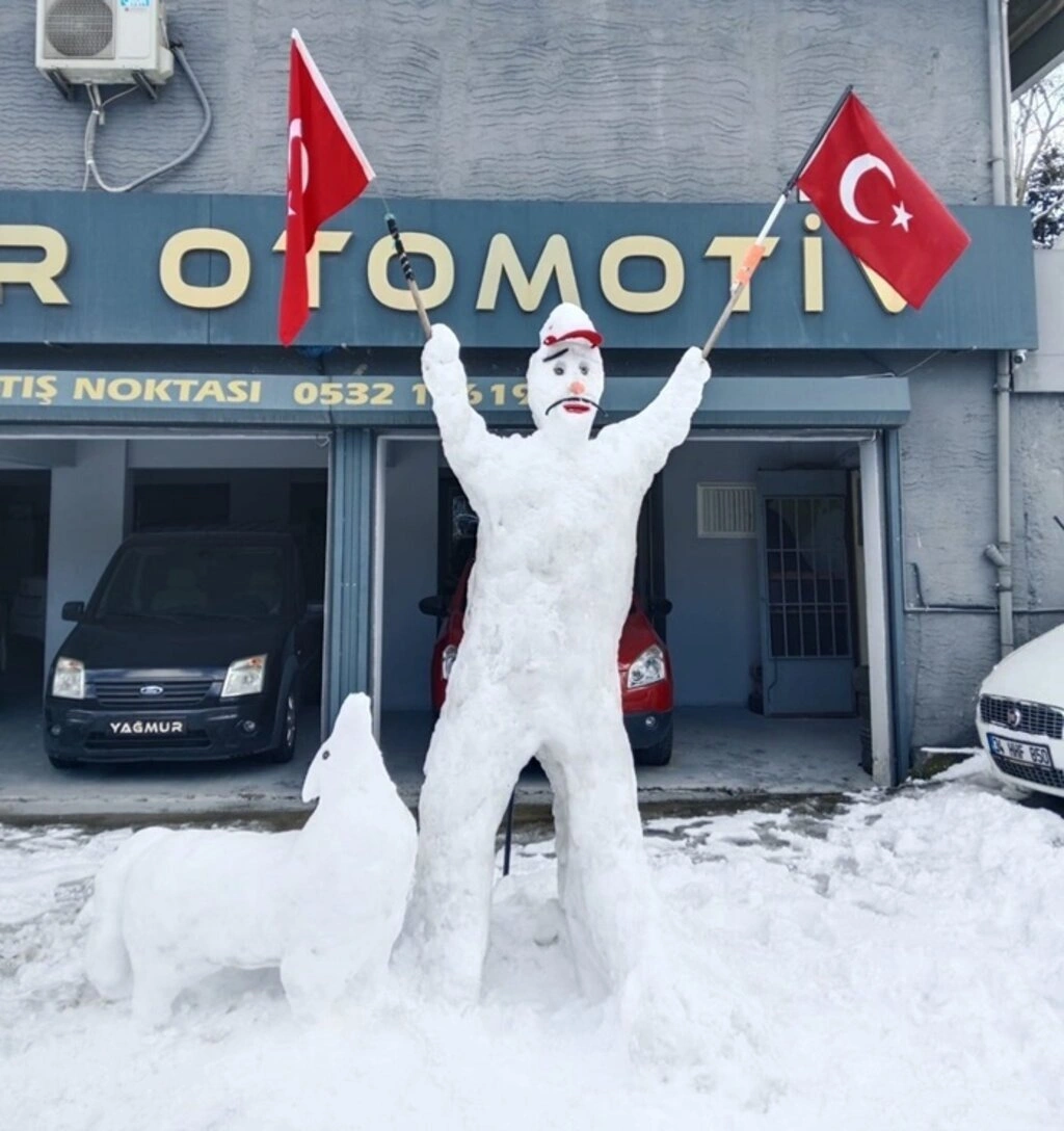 Samsun'da Kar Sanata Dönüştü: Birbirinden İlginç Kardan Adamlar - Resim 6