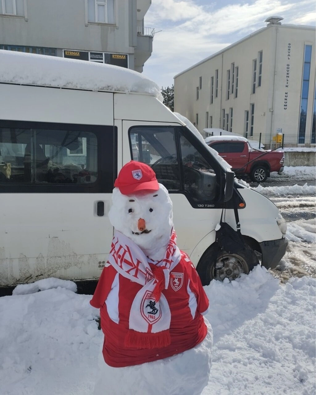 Samsun'da Kar Sanata Dönüştü: Birbirinden İlginç Kardan Adamlar - Resim 7