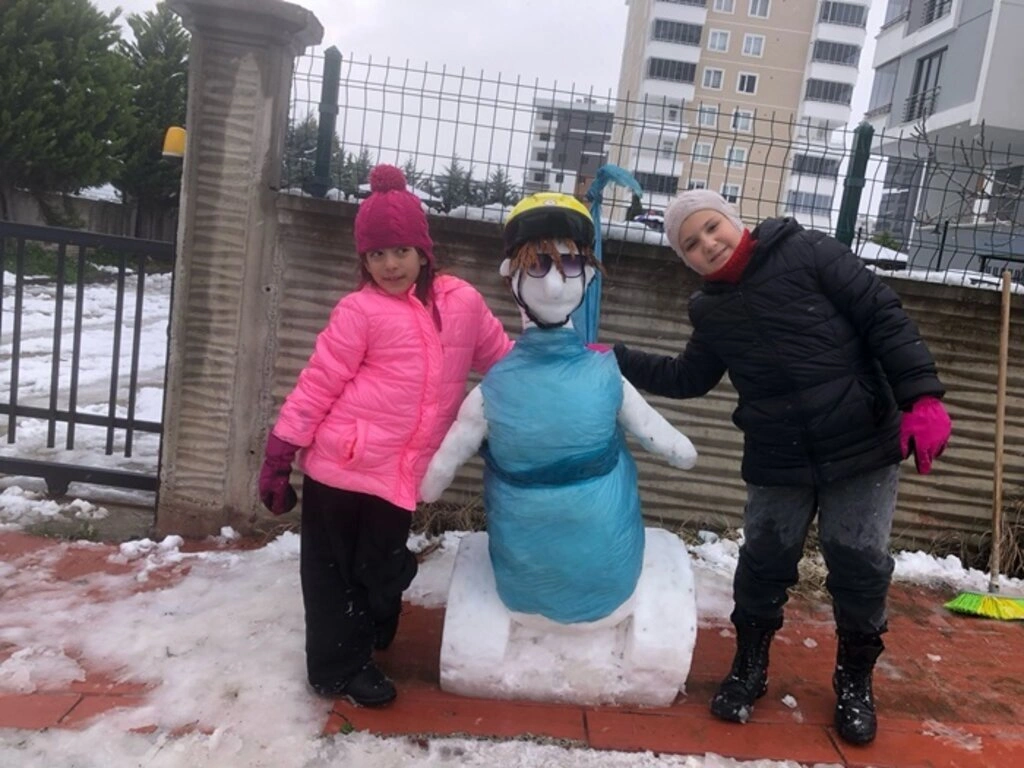Samsun'da Kar Sanata Dönüştü: Birbirinden İlginç Kardan Adamlar - Resim 33