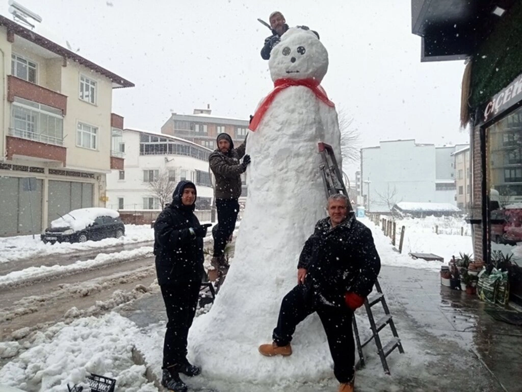 Samsun'da Kar Sanata Dönüştü: Birbirinden İlginç Kardan Adamlar - Resim 39