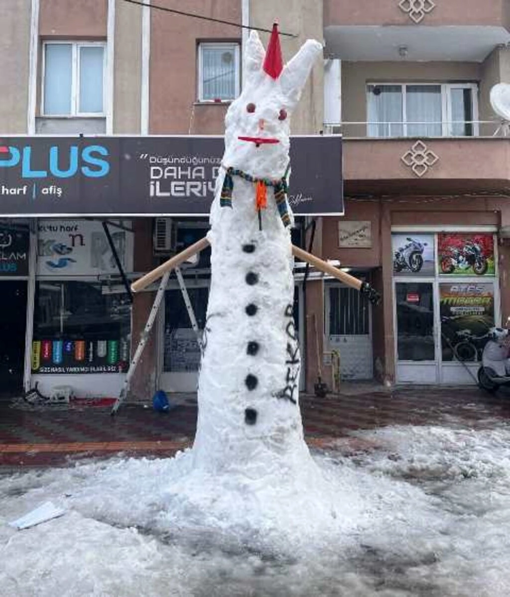 Samsun'da Kar Sanata Dönüştü: Birbirinden İlginç Kardan Adamlar - Resim 52