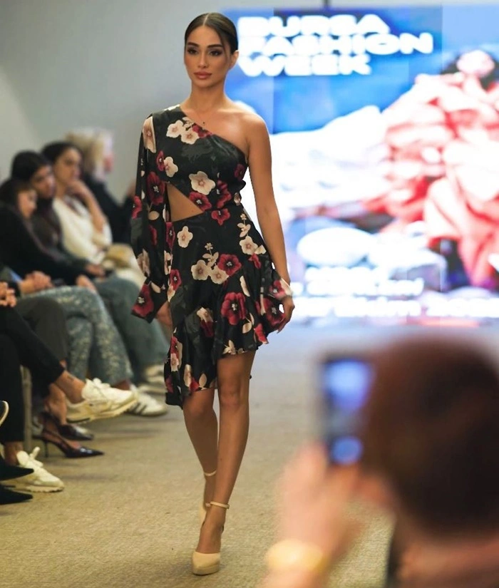 Fashion Week Successo defilesi izleyenleri büyüledi - Resim 4