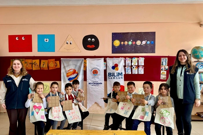 SAMSUN'DA BÜYÜKŞEHİR 40 KÖY OKULUNDAKİ 3 BİN 800 ÖĞRENCİYİ BİLİMLE BULUŞTURDU - Resim 6