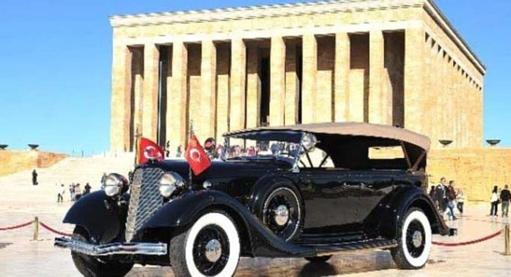 Samsun Büyükşehir Belediyesi, Gazi Mustafa Kemal Atatürk’ün makam aracı olarak kullandığı otomobilin aynısını yaptırdı. - Resim 1