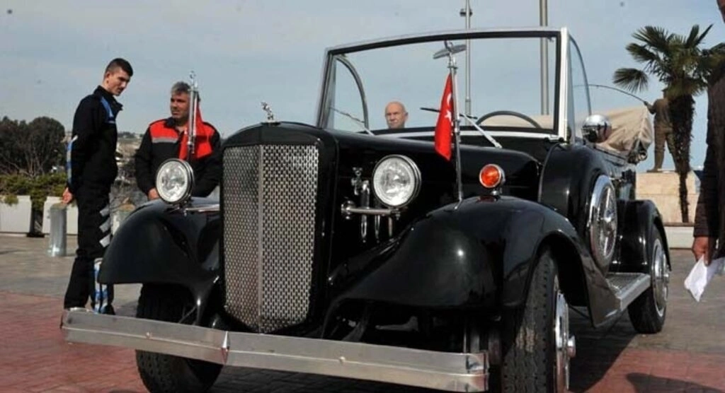 Samsun Büyükşehir Belediyesi, Gazi Mustafa Kemal Atatürk’ün makam aracı olarak kullandığı otomobilin aynısını yaptırdı. - Resim 9