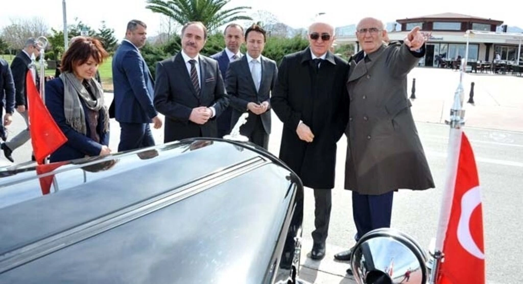 Samsun Büyükşehir Belediyesi, Gazi Mustafa Kemal Atatürk’ün makam aracı olarak kullandığı otomobilin aynısını yaptırdı. - Resim 12