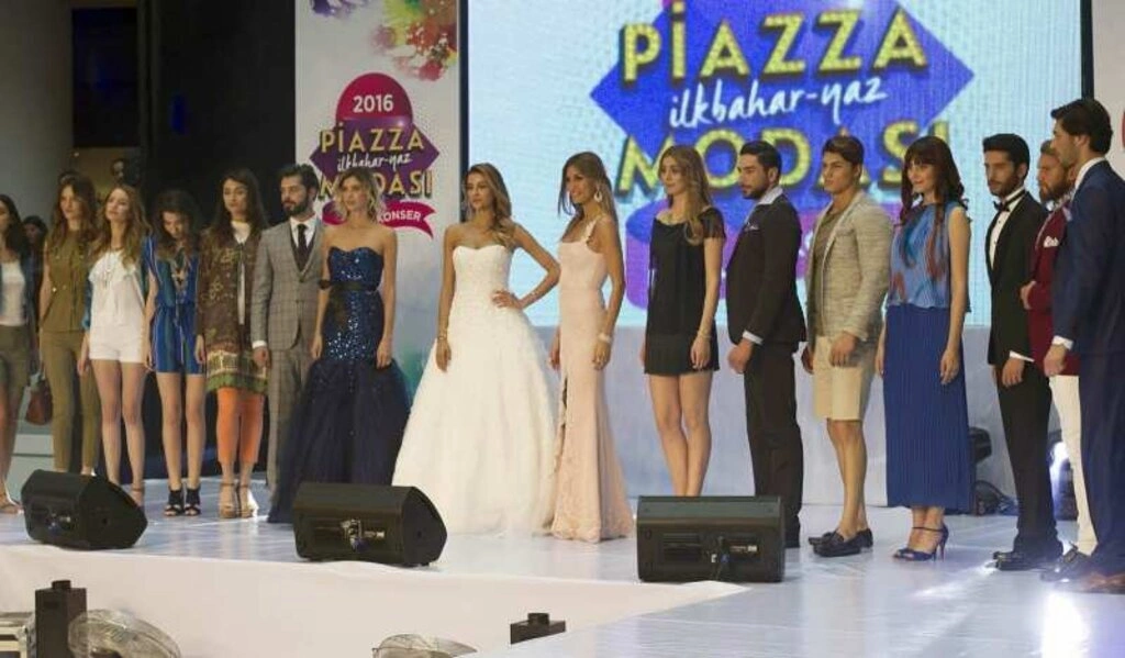 Çağla Şikel, Özge Ulusoy, Ayşe Hatun Önal ve Emre Kaya Samsun’u Salladı - Resim 5