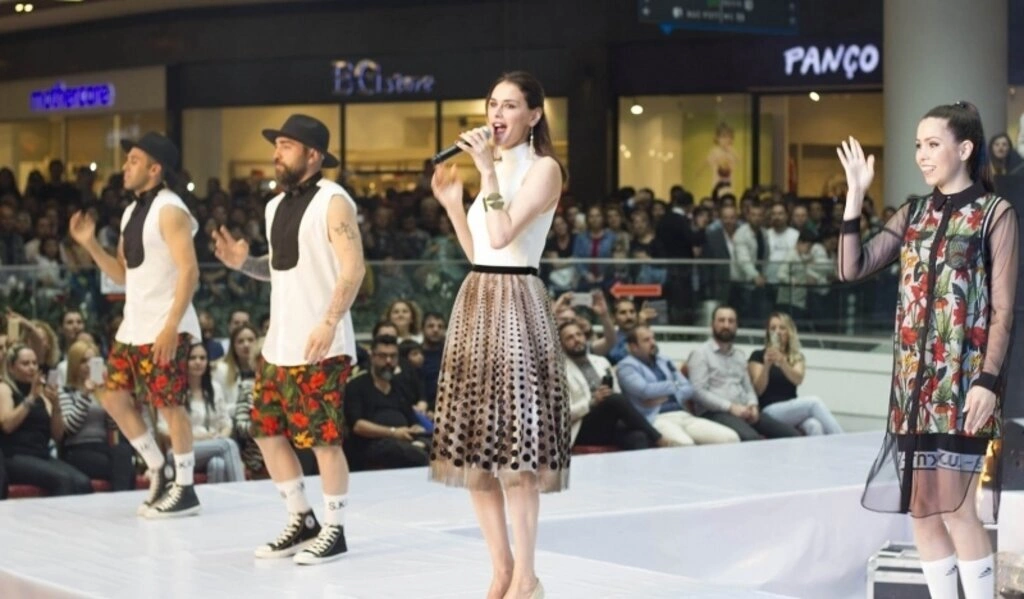 Çağla Şikel, Özge Ulusoy, Ayşe Hatun Önal ve Emre Kaya Samsun’u Salladı - Resim 7